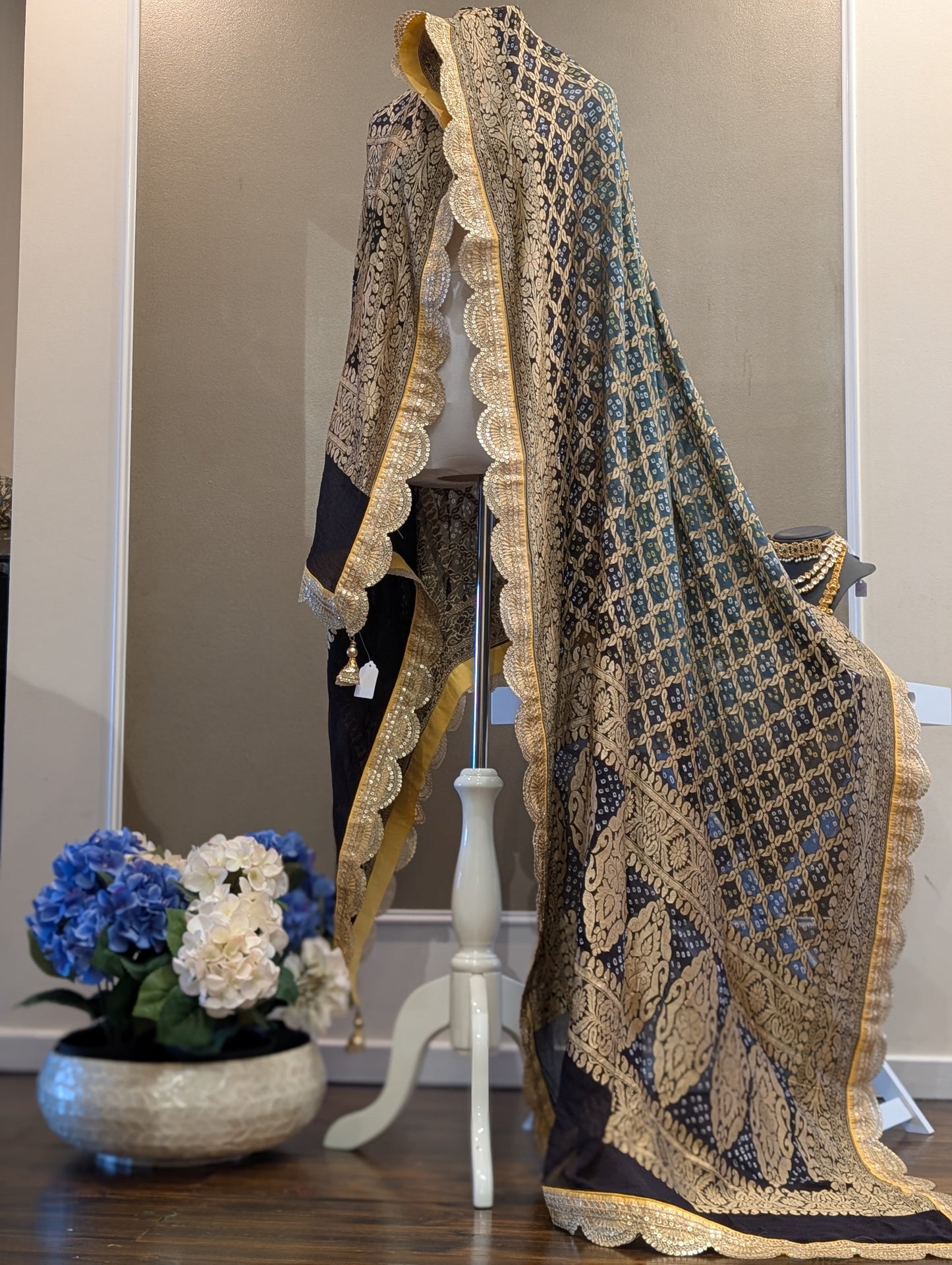 Benarasi bandhej dupatta
