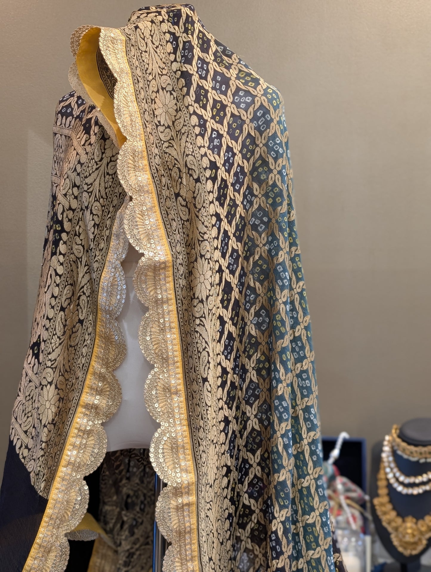 Benarasi bandhej dupatta