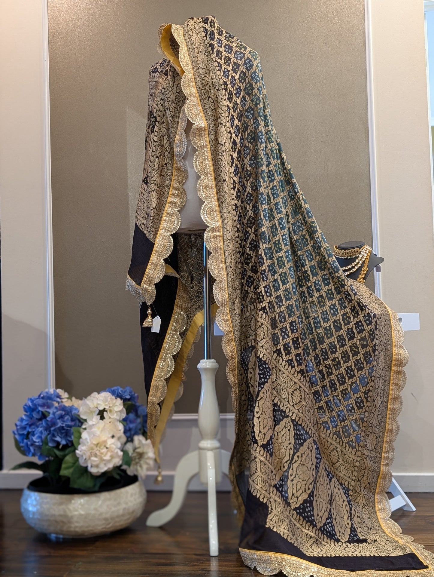 Benarasi bandhej dupatta