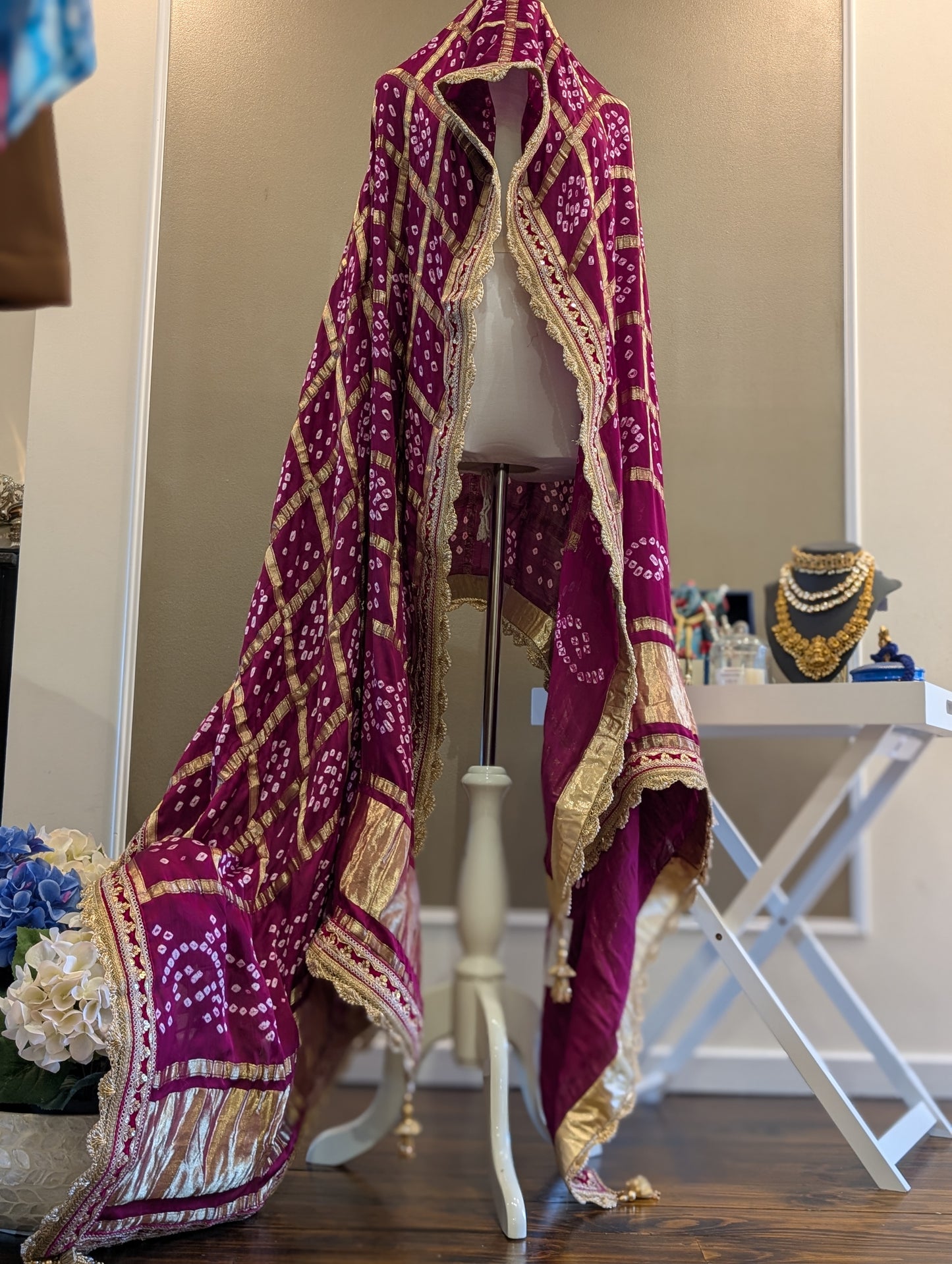 Garchola bandhej dupatta